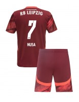 Otroške Nogometnih dresov RB Leipzig Antonio Nusa #7 Gostujoči 2024-25 Kratki rokavi (+ hlače)